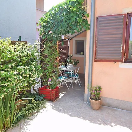 Petra Apartment *