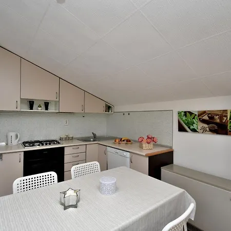 Petra Apartment *